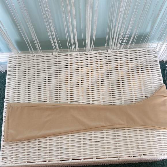 Bella Barnett Nude Sheer Mesh Elbow Gloves NWOT - Picture 13 of 15